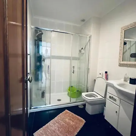 Privado Num Partilhado Quarto em Acomodações Particulares Bobadela